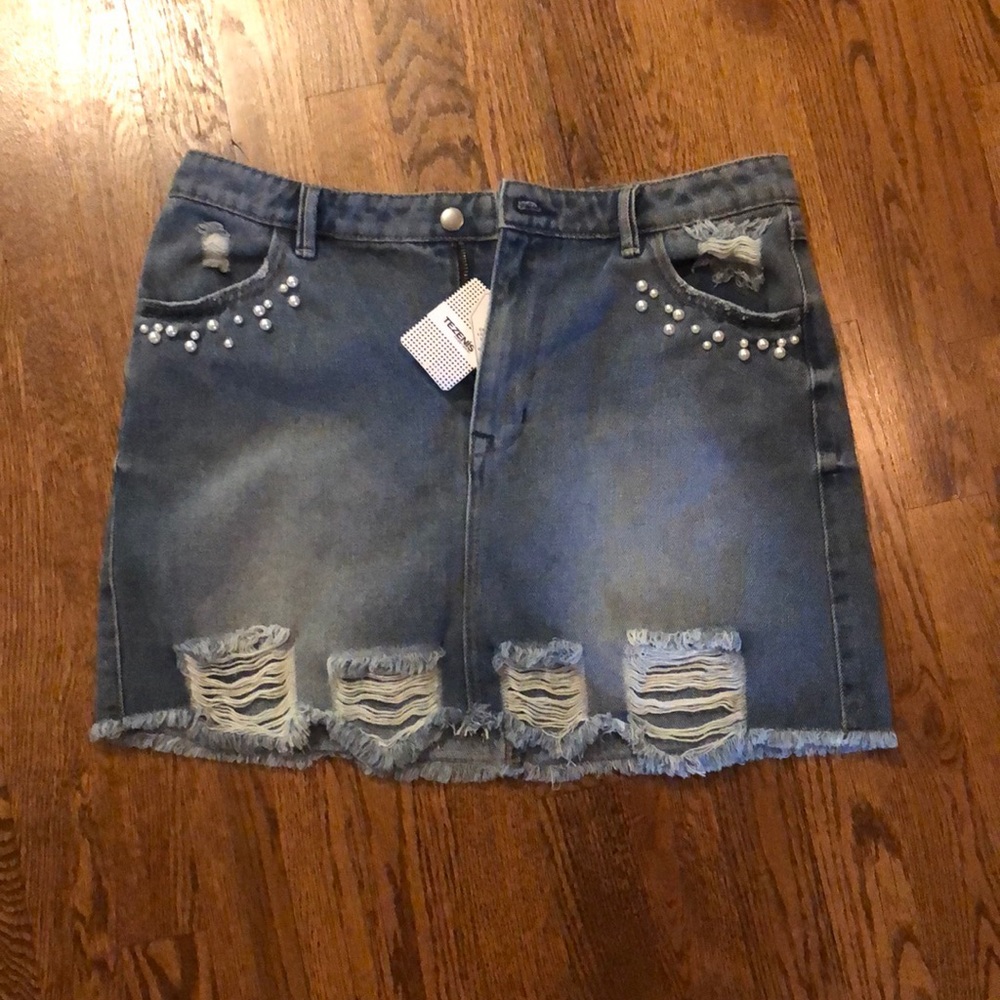 NWT  Jean skirt distressed  pearl adorned pockets size Large